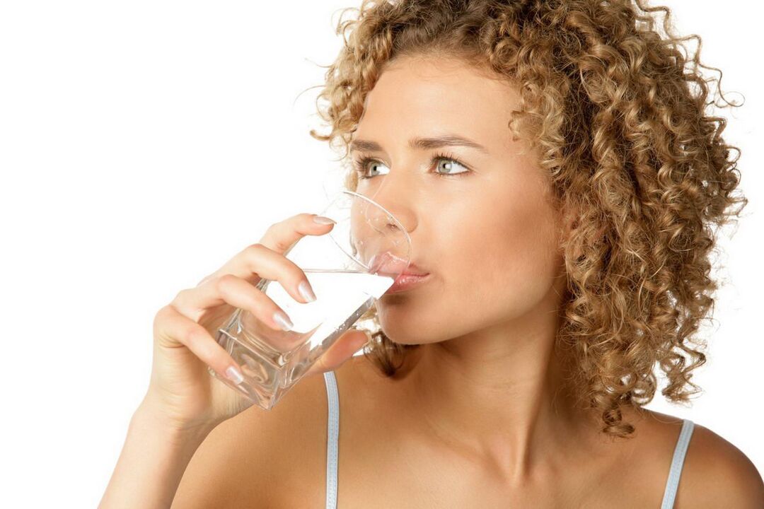 vandens gėrimas laikantis tingios dietos 3 nuotrauka