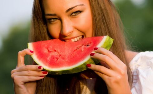 teigiamų moterų atsiliepimų apie arbūzų dietą svorio metimui